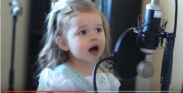 3歳の女の子が歌うディズニー映画『リトル・マーメイド』がスゴすぎると世界中で話題に